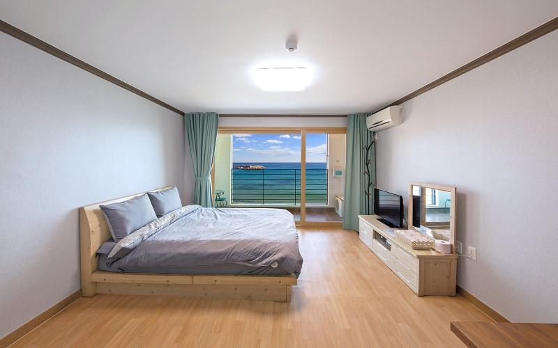 Bedroom 2, Yeongdeok Gaemitongkku Pension, Yeongdeok