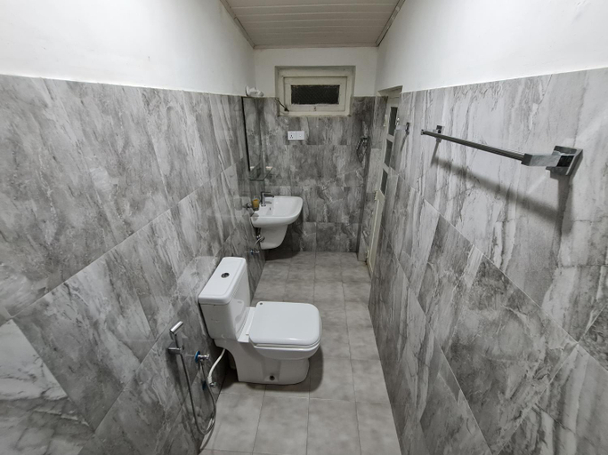 Bathroom 3, Hotel Serandib Hill, Bandarawela