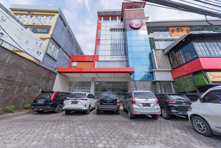 Exterior & Views 2, RedDoorz Hostel @ Kiara Cozy Kircon Bandung, Bandung