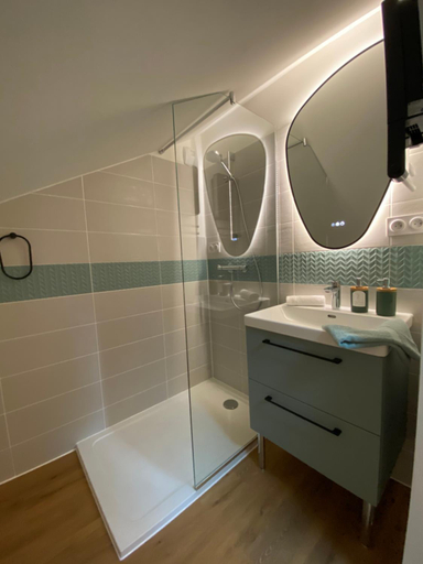Bathroom 2, Le Lys Ecossais, Cher