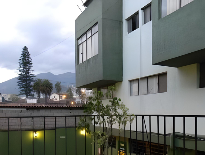 Exterior & Views