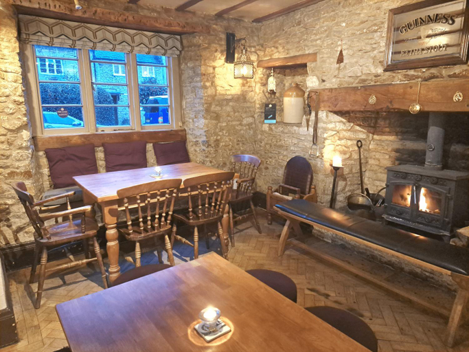 Others 4, The White Hart, Oxfordshire