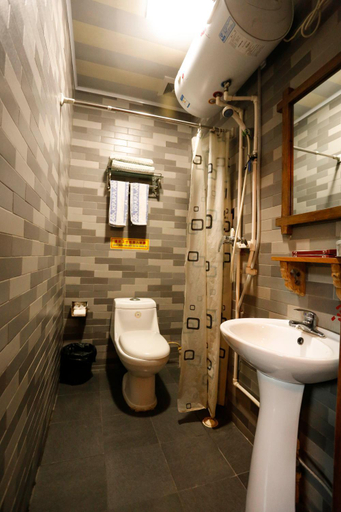 Bathroom 3, Pingyao Laochenggen Inn, Jinzhong