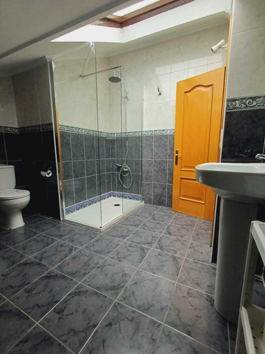Bathroom 3, hotel apartamentos el coterin, Asturias