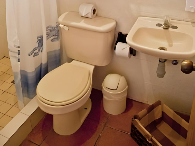 Bathroom 3, Arbol de Fuego, Antiguo Cuscatlán