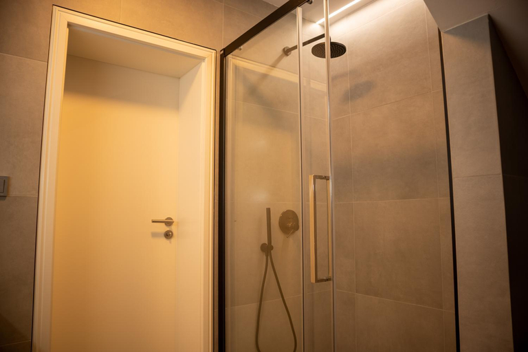 Bathroom 3, Hillside No. 18, Karlovy Vary