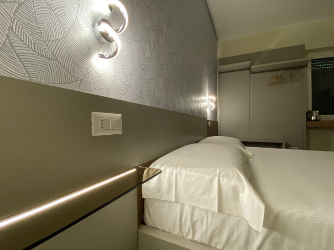 2, Levante apartment and room, Bari