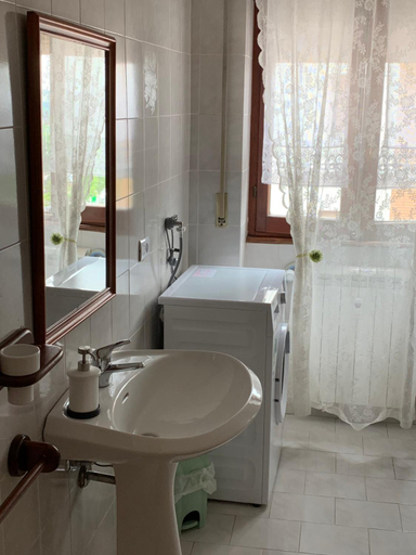 Bathroom 10