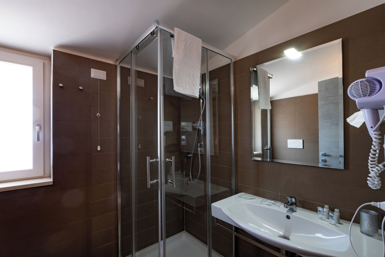 Bathroom 5, Relais Manfredi, Napoli