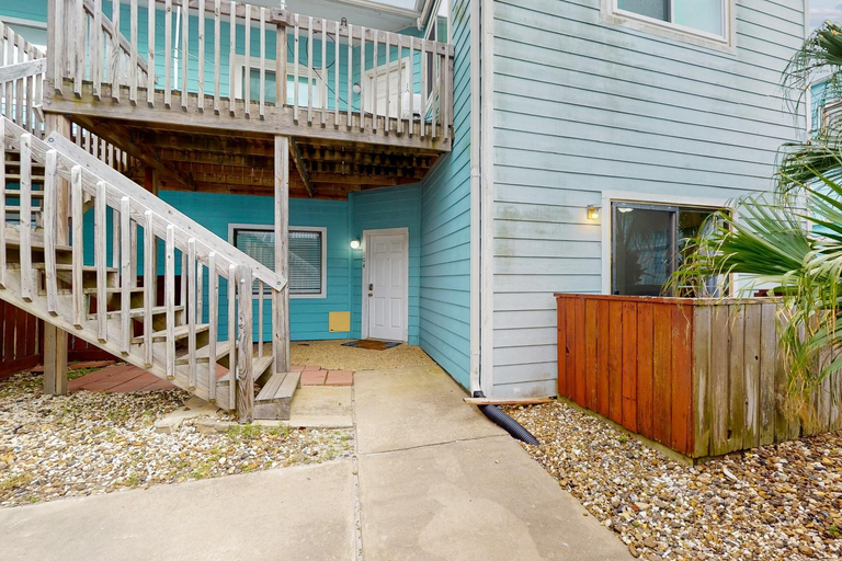 Exterior & Views 1, Leeward Isle 104, Nueces