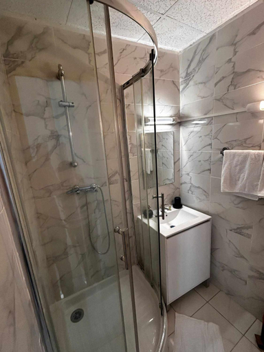 Bathroom, Hotel du Champs de Mars, Hérault