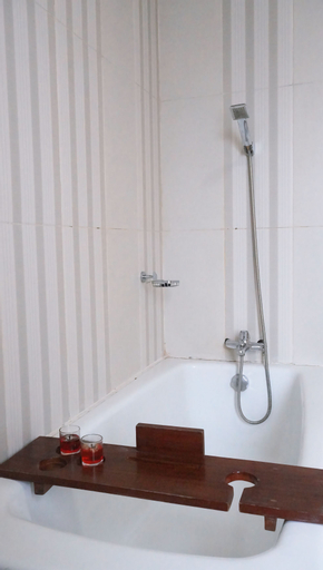 Bathroom 10