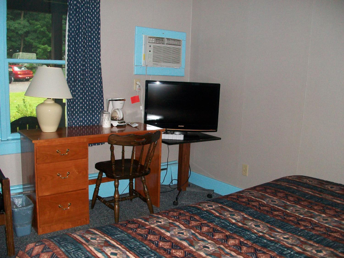 Others 3, Mohican Motel, Otsego