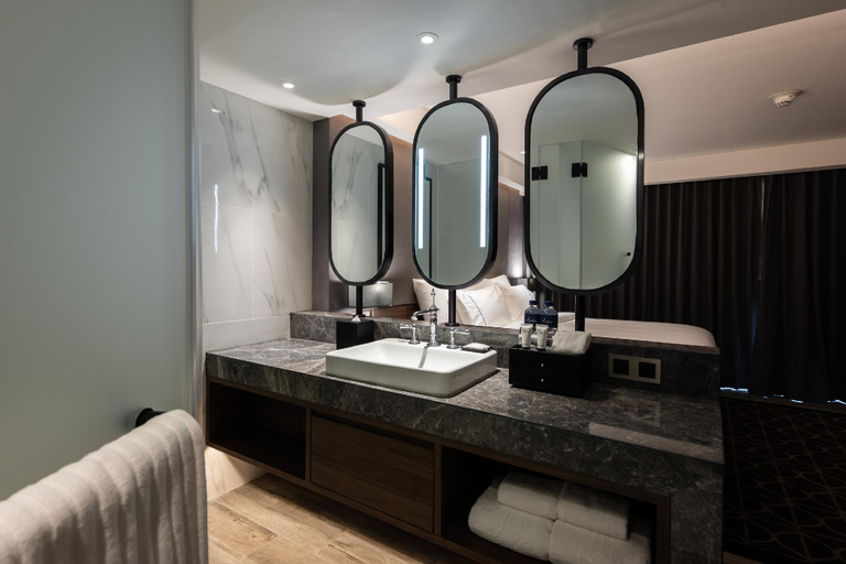 Bathroom 10