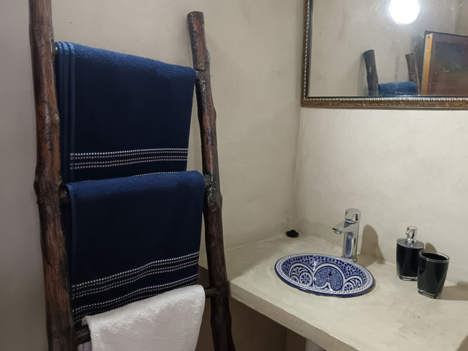 Bathroom 3, Le relais de tahla, Taza