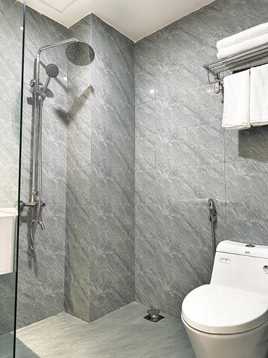 Bathroom 3, Han Riverine Hotel & Cafeteria DaNang, Da Nang