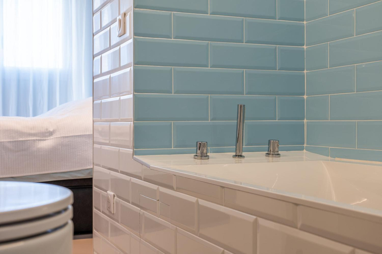 Bathroom 2, 3-bedroom apartment sea view terrace and parking, Alpes-Maritimes