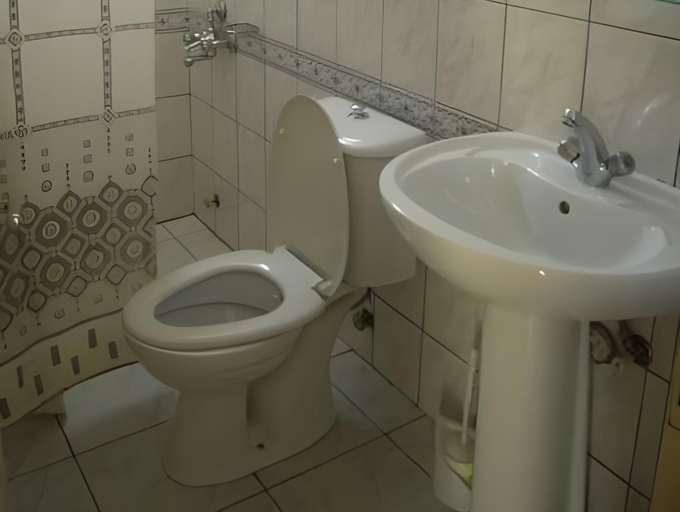 Bathroom 3, Kleopatra Carina Hotel, Alanya