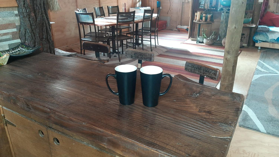 Others 3, Hostal Crisol, Cordillera