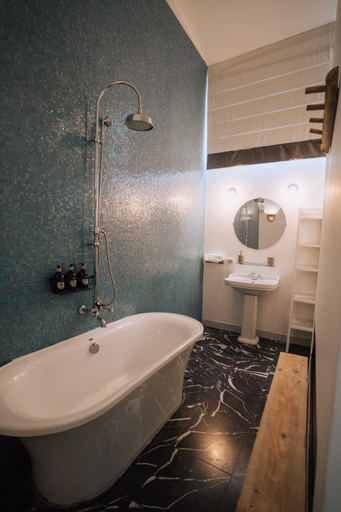 Bathroom 5, Sitar Ramon