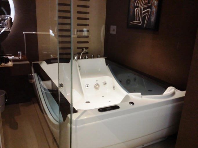 Bathroom 9