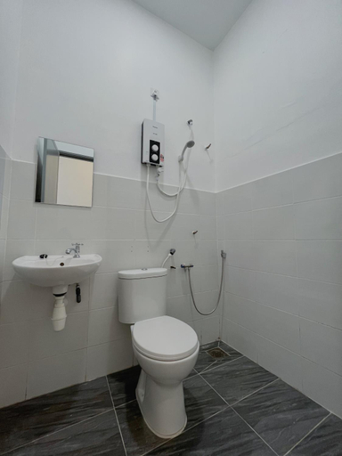 Bathroom 2, Elonna Homestay, Jerantut