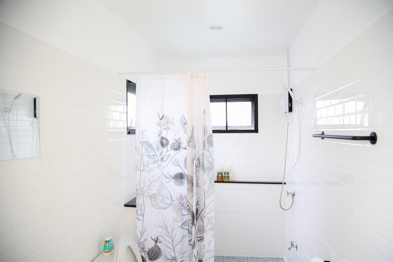 Bathroom 4, SLEEP SLEEP SUANPHAK Homestay, Taling Chan