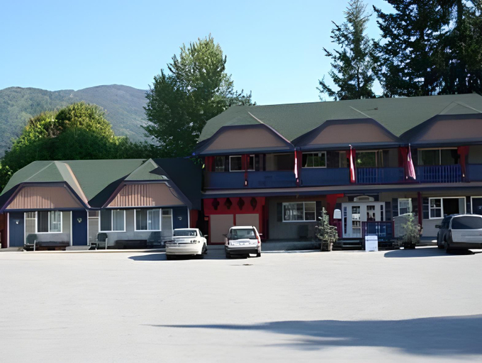 Others 2, Alpine Inn & Suites, Central Kootenay