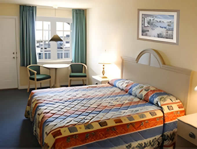 Bedroom, The Heritage Inn, Cape May