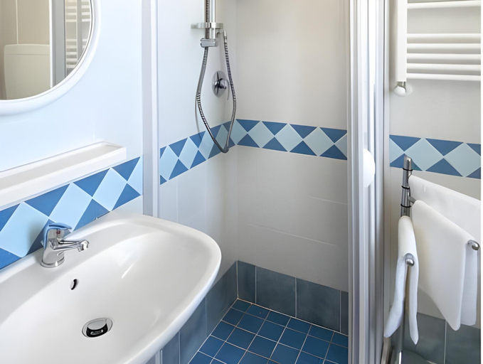 Bathroom 4, Hotel Carnaby, Rimini