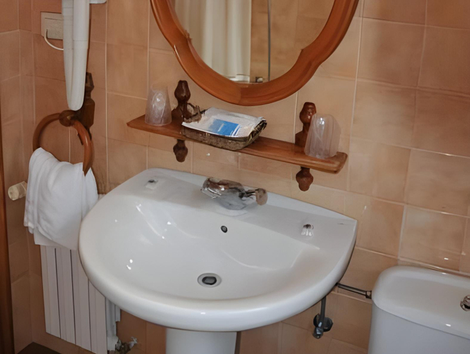 Bathroom 5, Hotel Carabela La Pinta, Pontevedra
