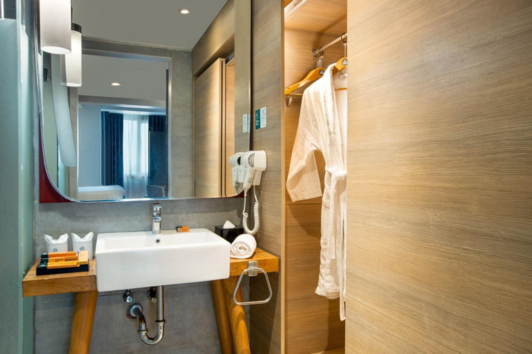 Bathroom 7