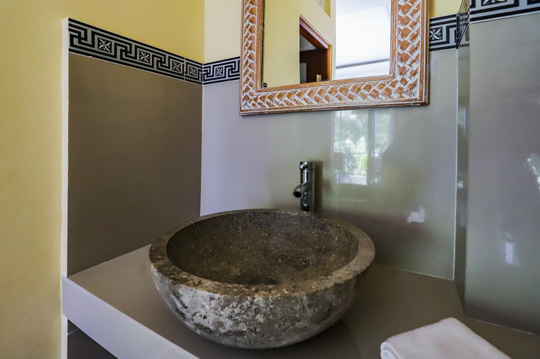 Big Stone House 4 - 6 min Center and 500m Parq Ubud, Gianyar