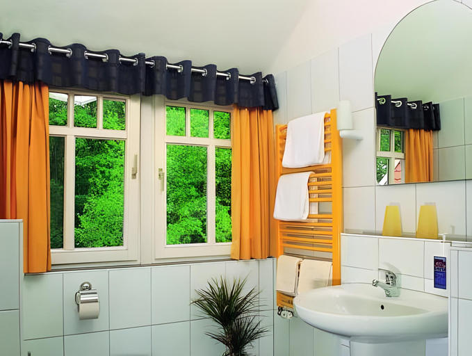 Bathroom 3, Hotel Restaurant Lathener Marsch, Emsland
