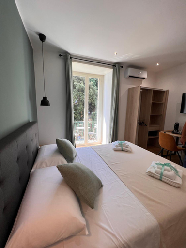 Others 4, Relais Cavour Napoli, Napoli