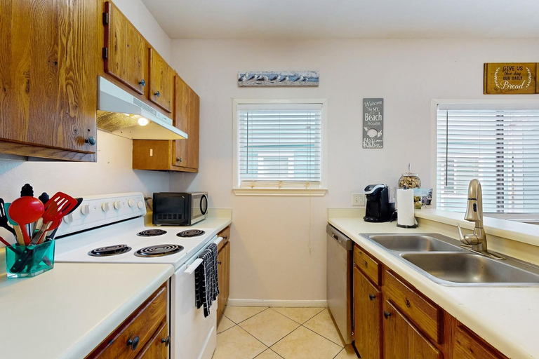 Others 5, Leeward Isle 104, Nueces