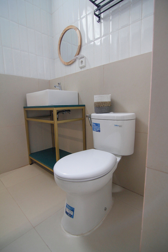 Bathroom 5, Agung Guest House by RF, Yogyakarta