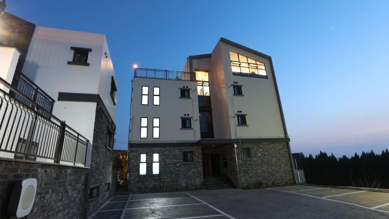 4, Jeju Makarios Pension, Jeju
