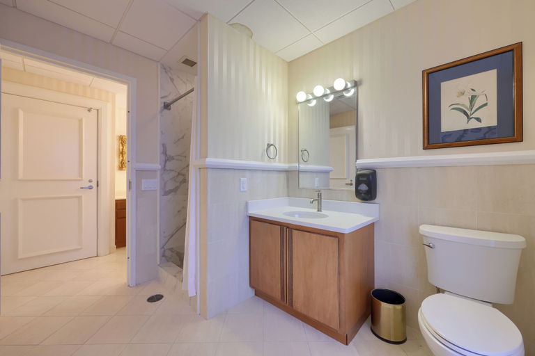 Bathroom 5, The Executive Suites and Venue, Lancaster