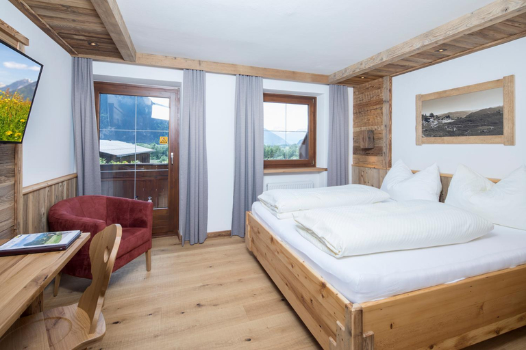 Bedroom 2, Hotel Hauserwirt, Kufstein