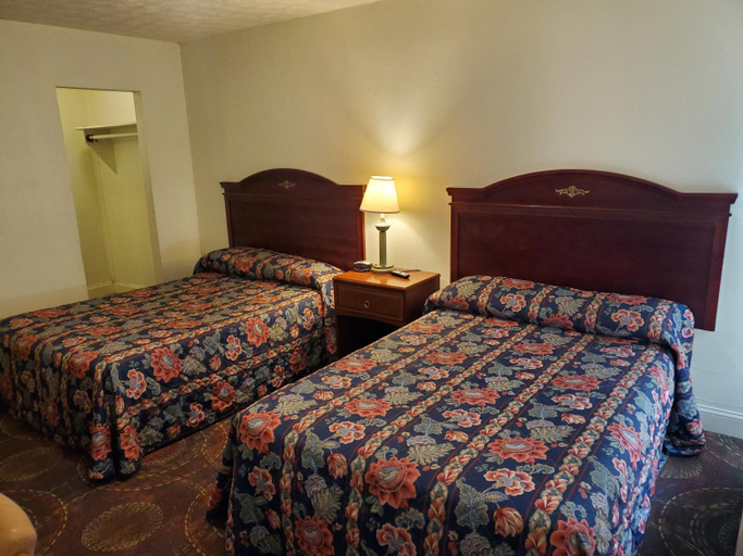 Bedroom 2, Nakon Motel, Buncombe