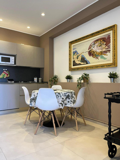 Others 5, Ennio Apartment, Bari