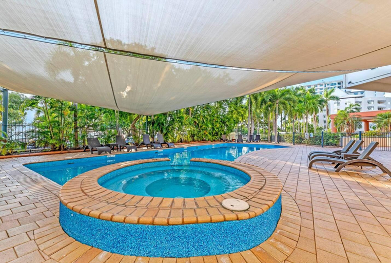 Recharge in Two Oceanview Adjacent Apartments, City - Inner