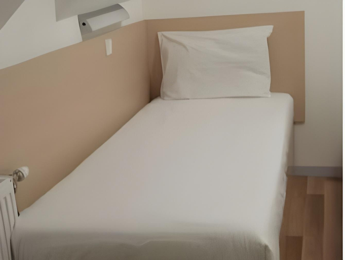Others 4, Stay Express, Vilniaus