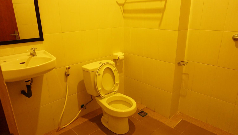 Bathroom 8