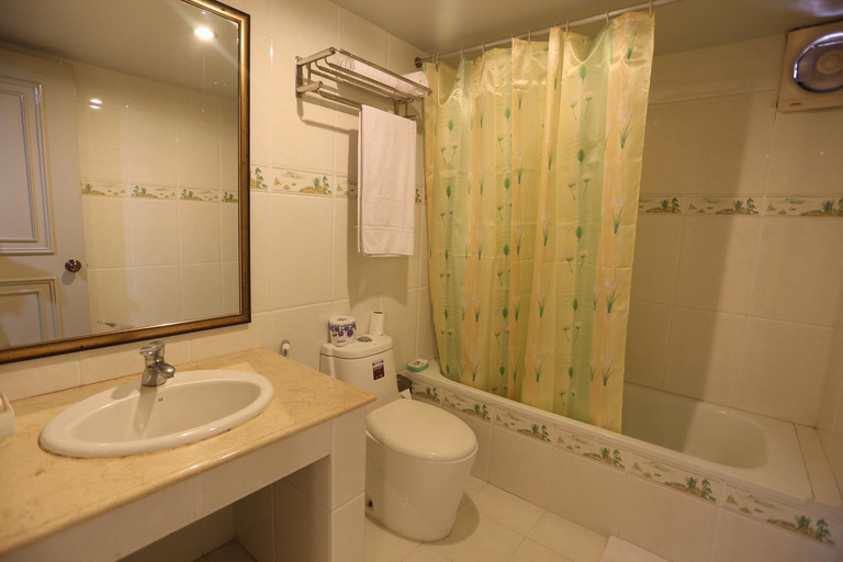 Bathroom 3, Eastern House, Dhaka
