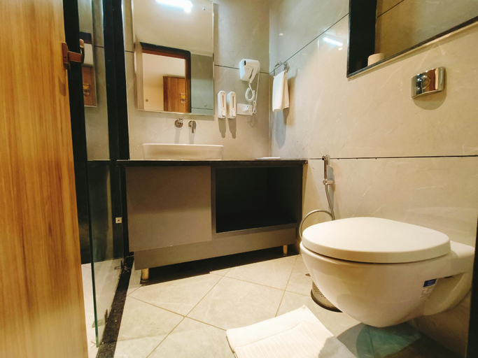 Bathroom 2, Hotel Sj Paradise, Dehradun