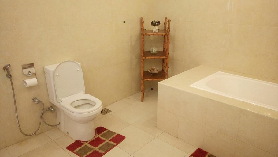 Bathroom 3, Tea Leaf Retreat Peradeniya, Doluwa