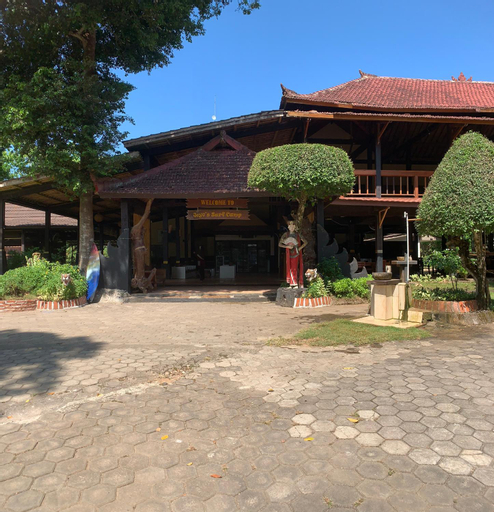 Exterior & Views