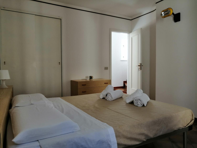 Others 3, Una Stanza a Cefalu, Palermo